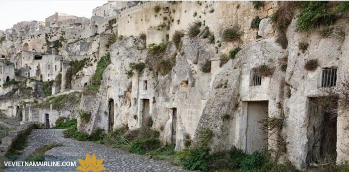 Sassi di Matera là những ngôi nhà trong hang có từ hàng chục triệu năm về trước ở Ý